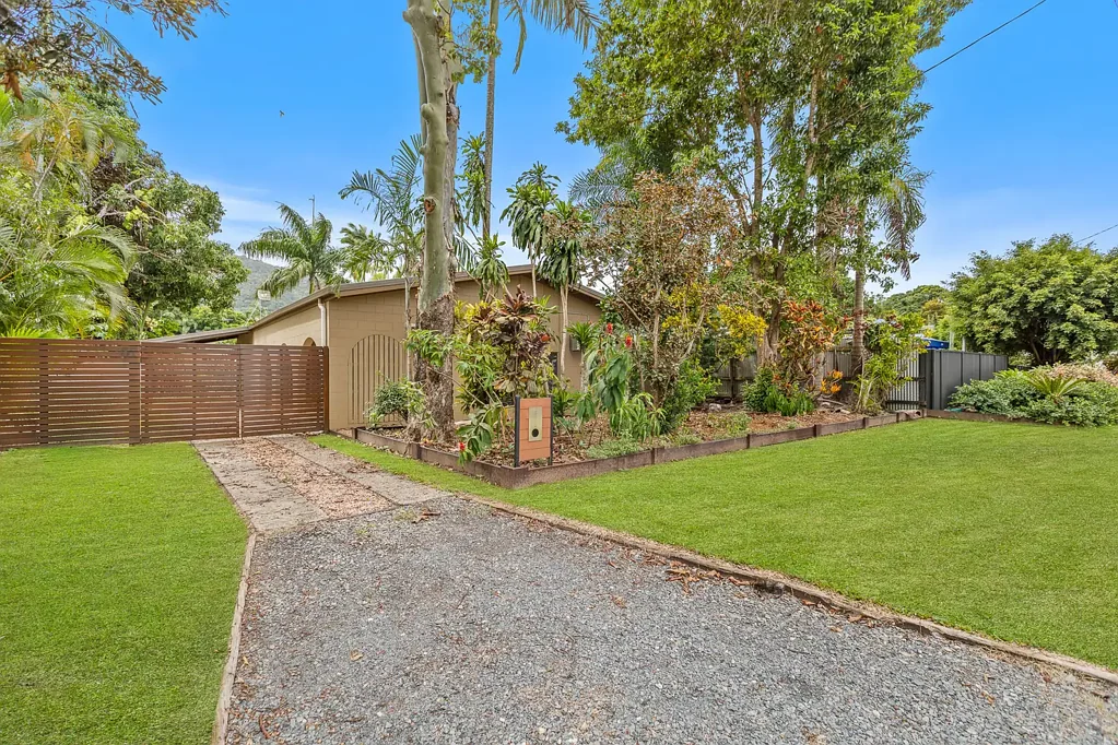 37 Yurongi Street, Caravonica, QLD 4878