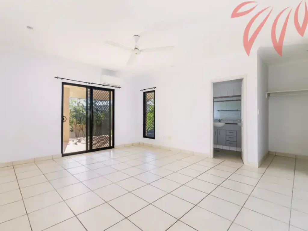 Generously sized FIVE-bedroom home with Secure Backyard in Prime Rosebery Location!!!