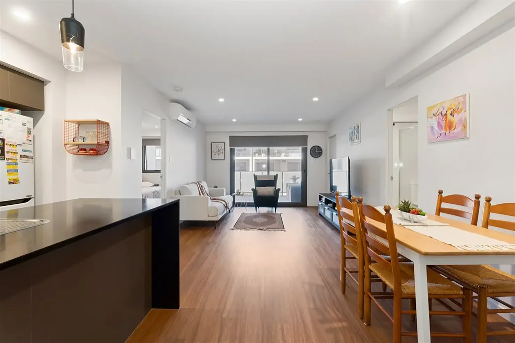 Dianella 2房  First floor 2 bedroom, 2 bathroom corner apartment - Walk to Dianella Plaza