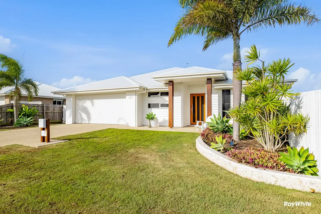Innes Park 4Kwarto The Complete Coastal Package - close to the Beach  Luxury, Lifestyle & Location by the Coast!