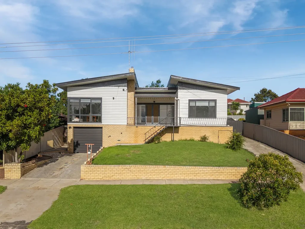 California Gully 5房  Fully renovated Mid-century with elevated views and flexible living options for a large family.