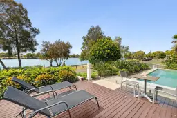 22 Tomkins Esplanade, Birtinya