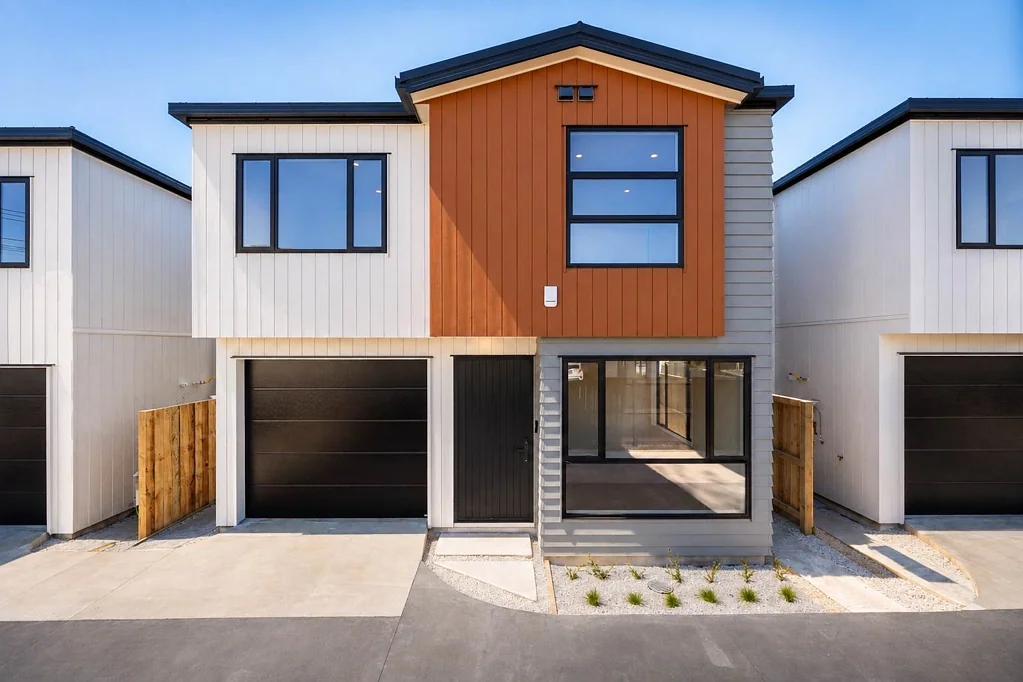 Te Atatu Peninsula 4chambre Standalone with double garage!