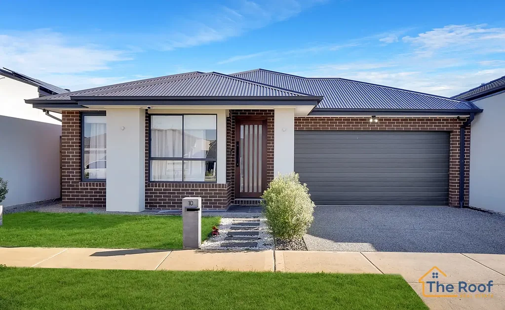 Modern Family Home Close by all the Amenities !