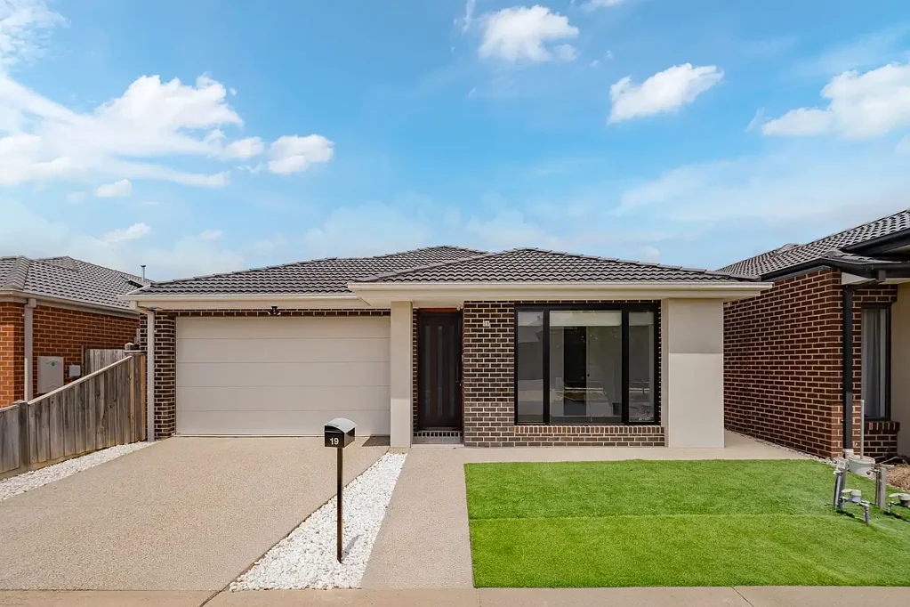 19 Hawkesbury Road, Mickleham, VIC 3064