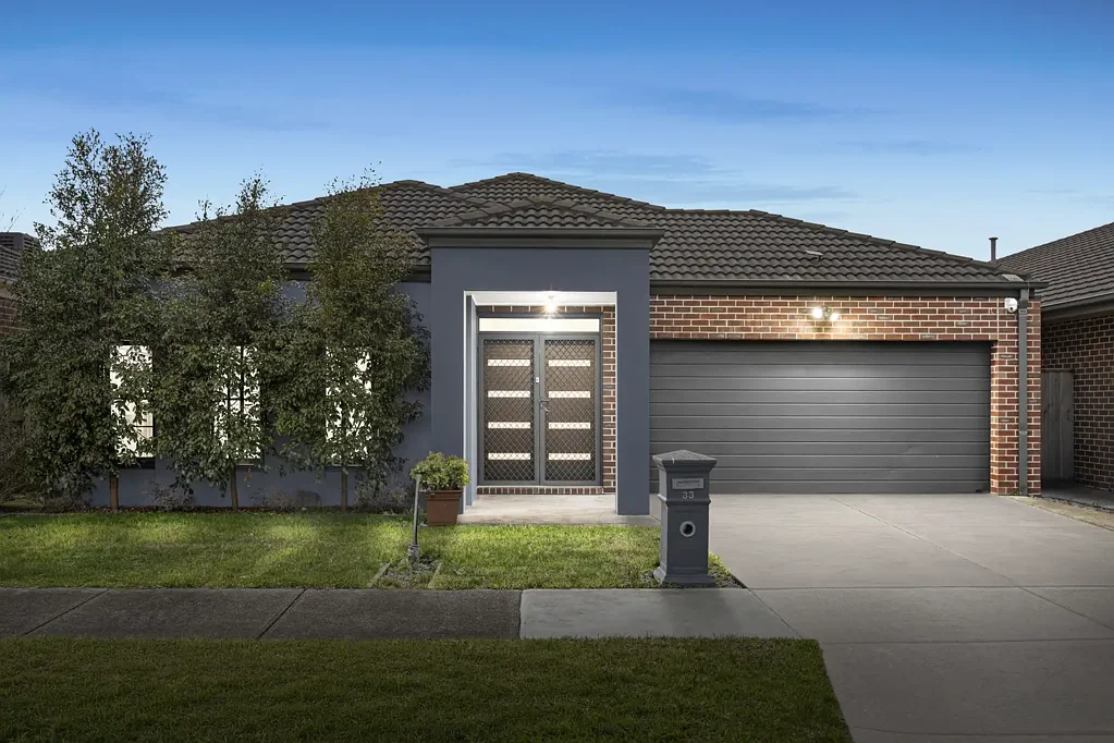 South Morang 4 Bedroom Contemporary Family Living in the Heart of Mill Park Lakes
