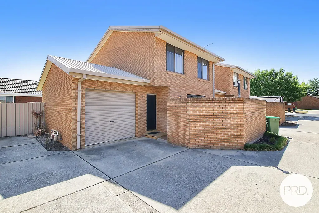 TWO STOREY TOWNHOUSE!