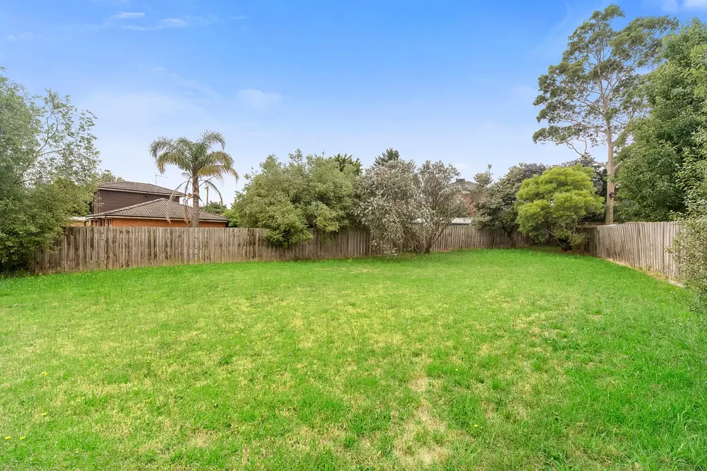 Frankston South Frankston高中学区 605sqm宽地块 车道尽头私密 安静绿树成荫 社区便利 潜力无限 Prime Frankston South Opportunity - Invest in Growth!