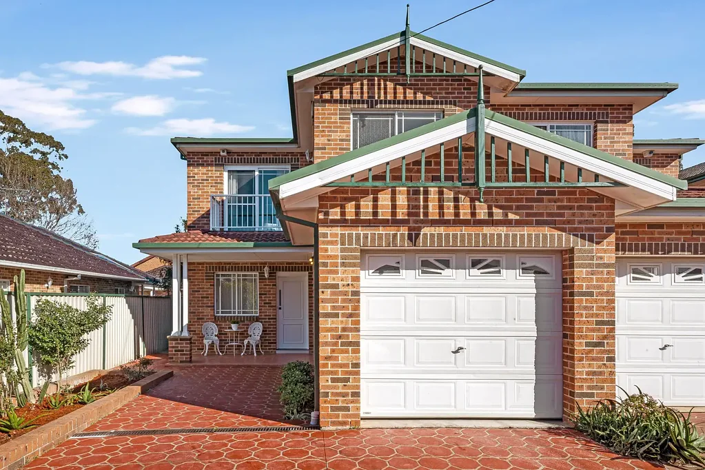 Roselands 4Kwarto Fully Renovated, Modern Comfort & Space in the Heart of Roselands
