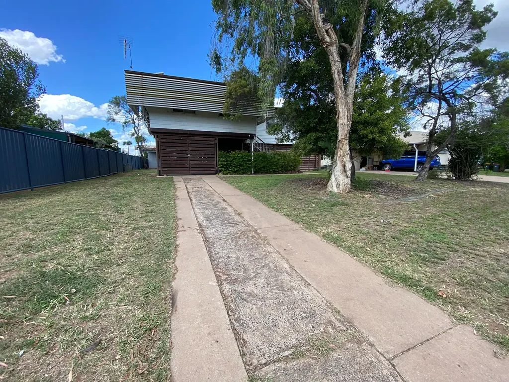 Moranbah 4Kwarto 4 Bedroom plus Study Get in Quick - Tenant in place