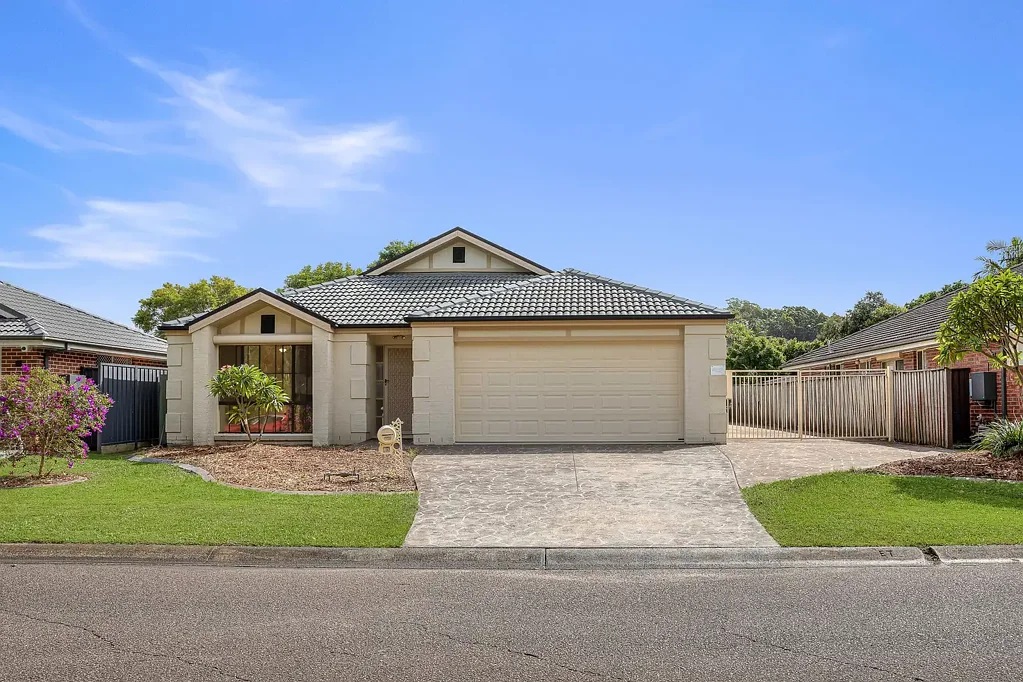 LARGE FAMILY SIZE HOME WITH ADDITIONAL PARKING!