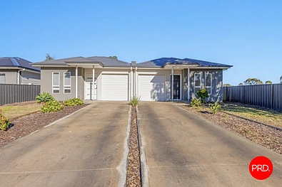 Huntly 6Habitaciones Dual Townhouse Opportunity in Growing Huntly