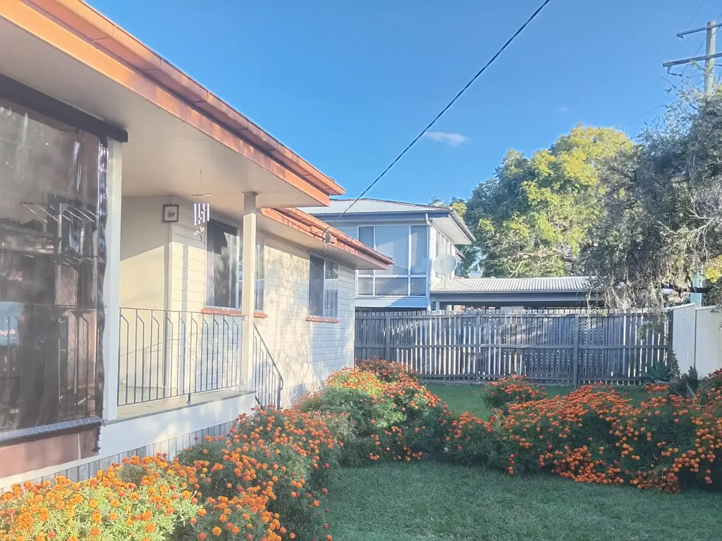 Raceview 3침실 Charming Family Home with Side Access on a Fully Fenced Block