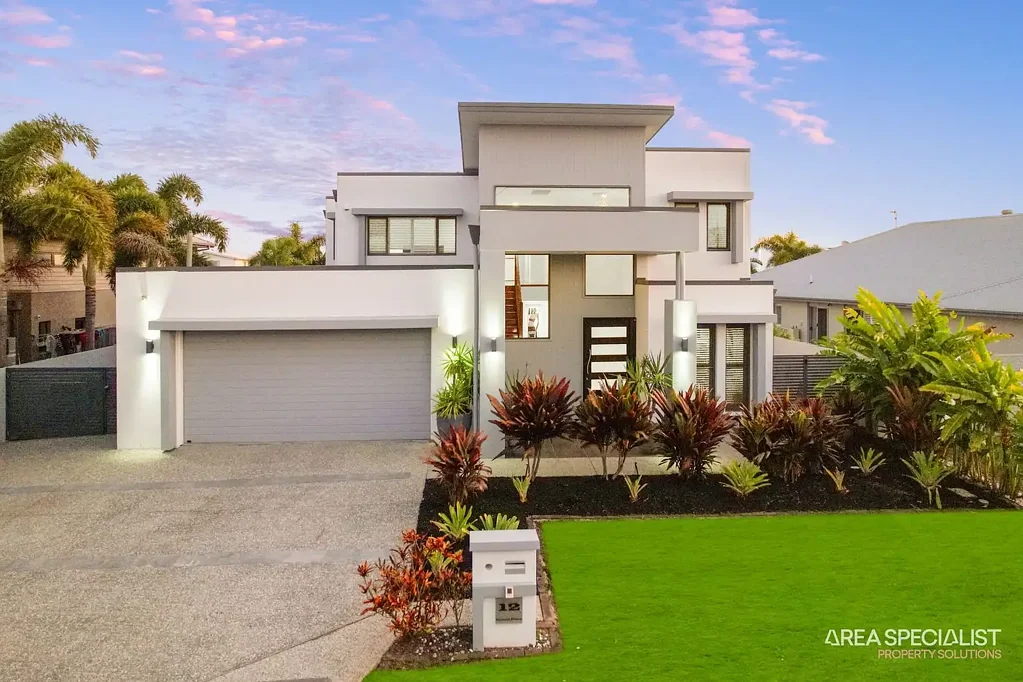 Jacobs Well 5غرفة نوم Exquisite Waterfront Sanctuary | Your Dream Home Awaits