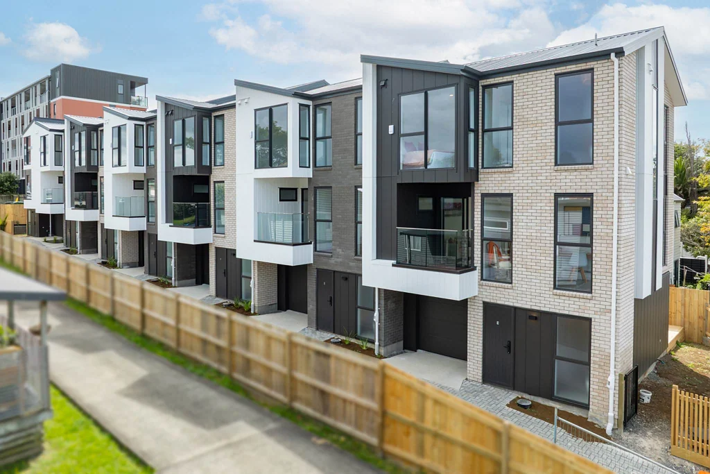 New Lynn 4Kwarto Brand New and No Body Corporate