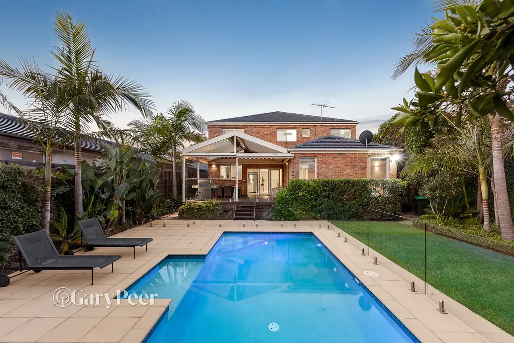 Caulfield South 4कमरा Family focused poolside entertainer