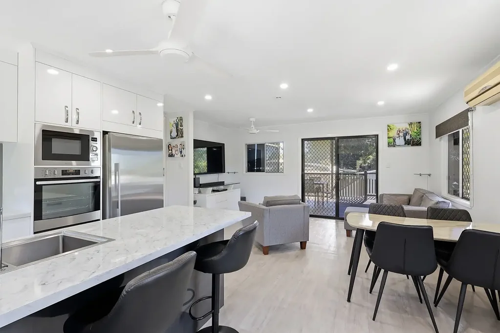 Slade Point 3침실 Renovated Family Living with Room for the Boat, Caravan and More!