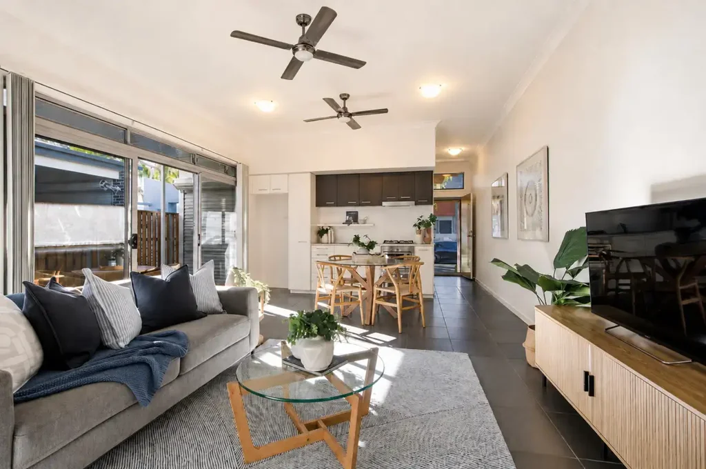 Fitzgibbon 3બેડરૂમ Contemporary Lowset Home with No Body Corporate Fees - Great Backyard