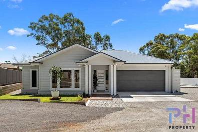 Maiden Gully 5chambre HAMPTONS ELEGANCE WITH POOLSIDE LIVING IN SOUGHT AFTER MAIDEN GULLY!