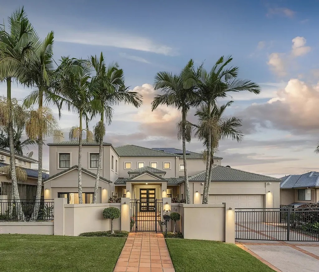 Carindale 6 Bedroom Grand Scale Family Living, North Facing Elegance and Endless Flexibility in the Mansfield State High Catchment