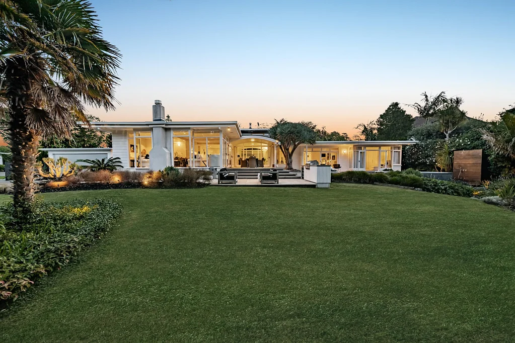 Glendowie 4Moenga Cliff top views/effortless one level living