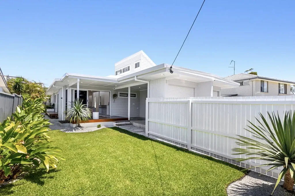 1-3 Month lease available!! Enquire now - 350 metres to the beach!