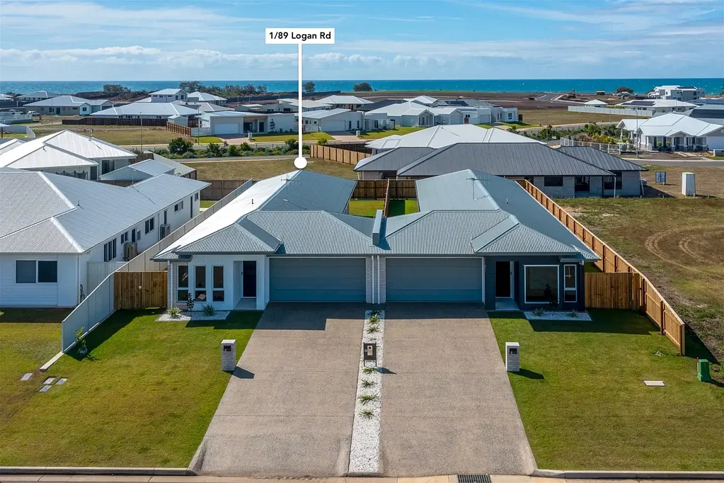 Innes Park 3ਬੈੱਡਰੂਮ BRAND-NEW ELEGANT DUPLEX IN BARGARA HEADLANDS ESTATE