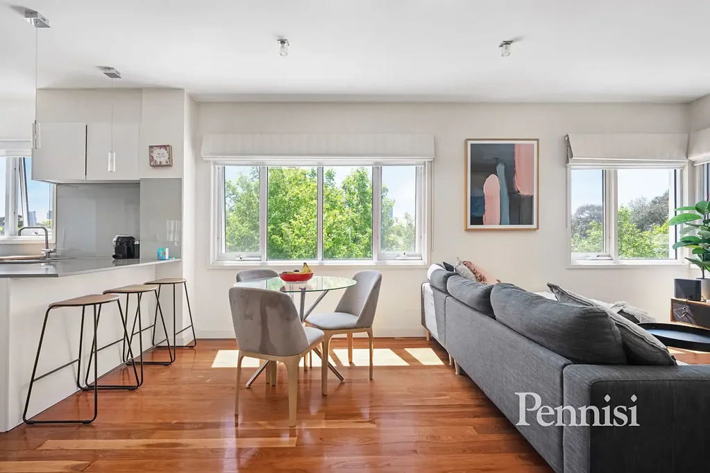 Port Melbourne 2ਬੈੱਡਰੂਮ Private Sale - Proudly Offered by Pennisi