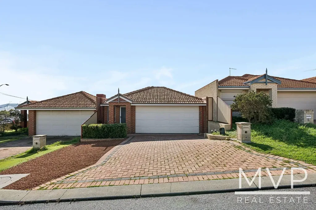 Lake Coogee 3房  Contemporary Coastal Living with a Stunning Brand-New Kitchen!