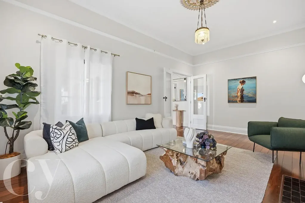 South Perth 4غرفة نوم Timeless Character, Beautifully Reimagined