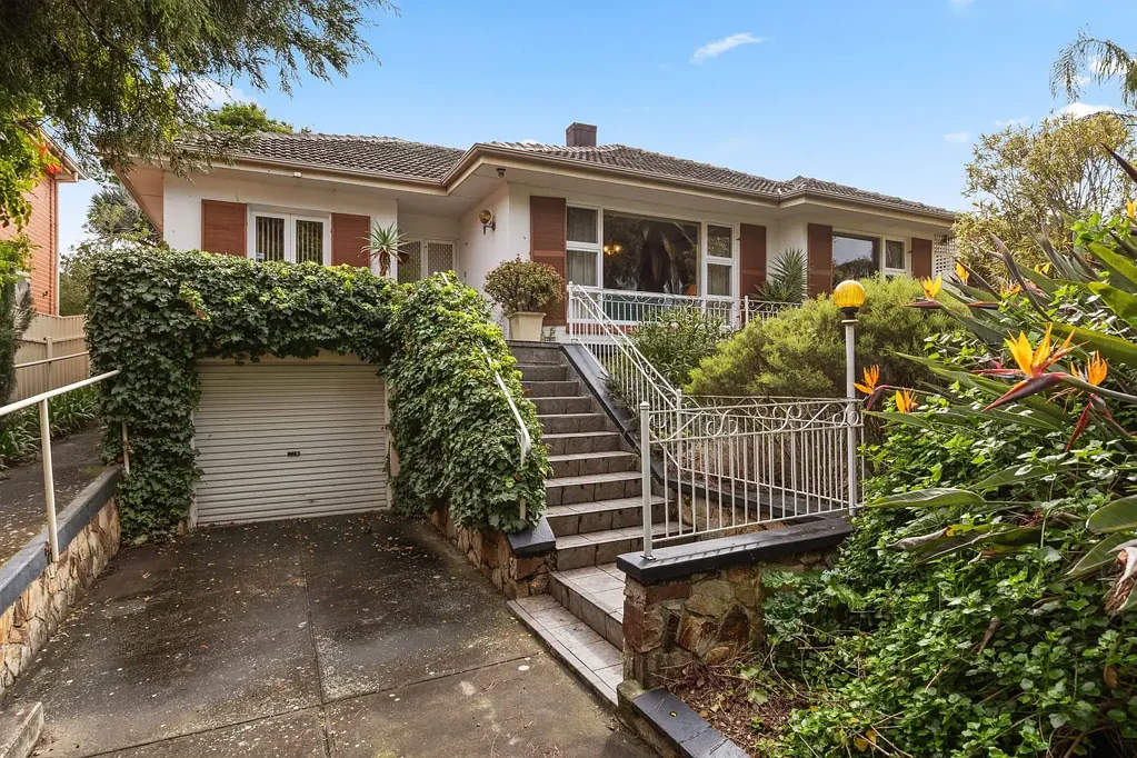 Dernancourt 3房  Enduring Charm on a Generous 688sqm (approx.) Canvas.
