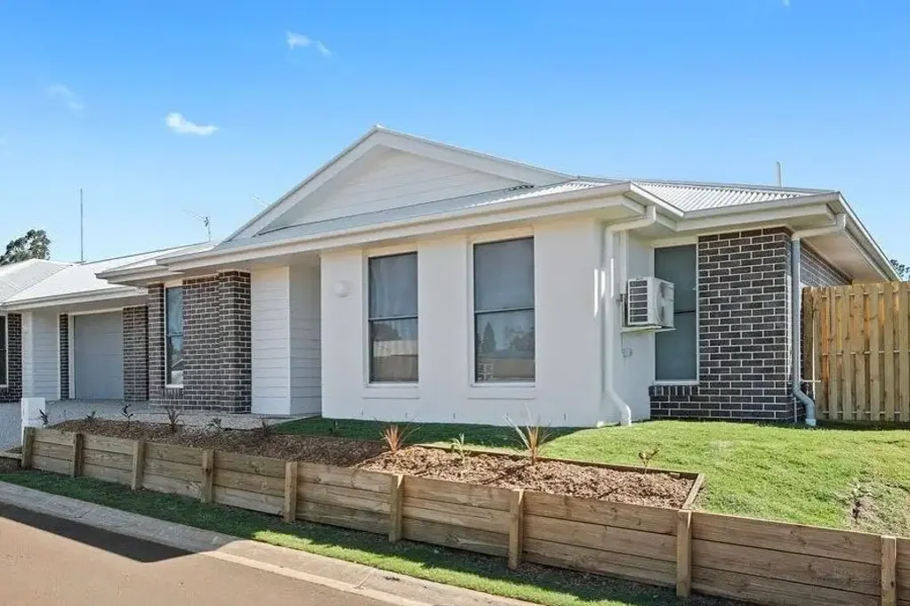 Modern Duplex Living - Central to Shops, Schools & More!