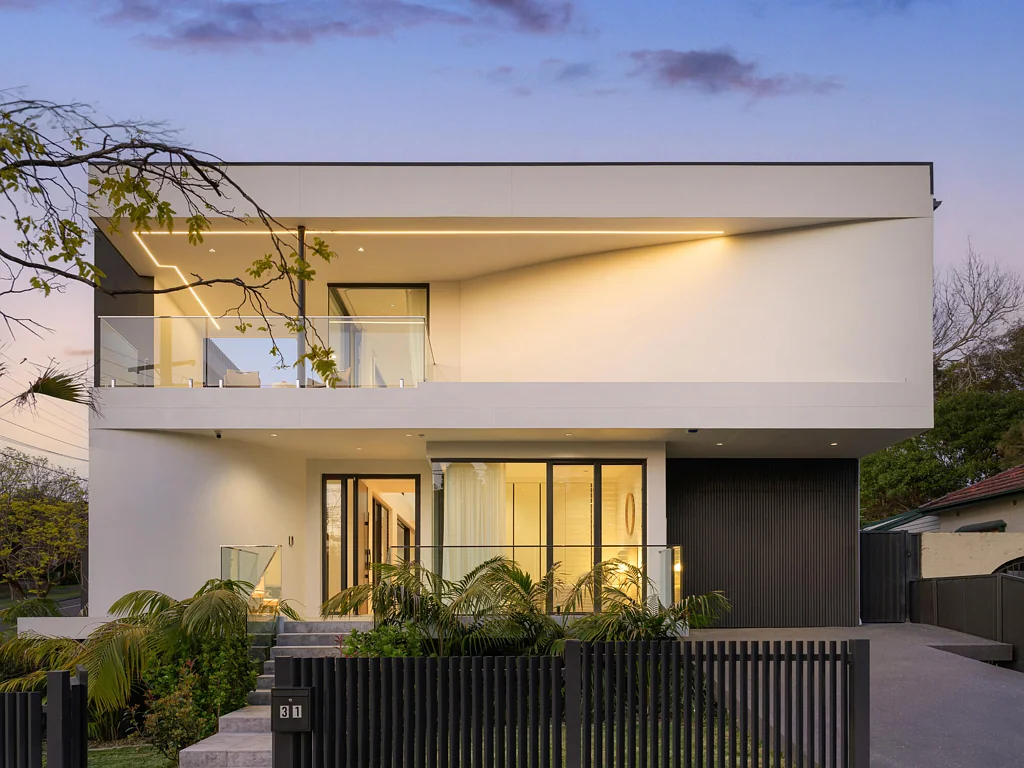 Gladesville 4 Slaapkamer Contemporary Luxury Home with Bespoke Finishes in a Premier Gladesville Setting