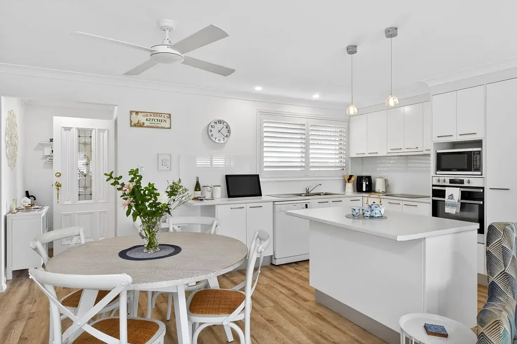 Long Jetty 3房  Single Level Rear Duplex – Light, Bright & Spacious – Immaculate & Nothing to Do