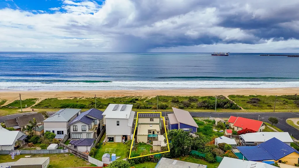 Stockton 4Kwarto Coastal Living with Space, Views and Potential