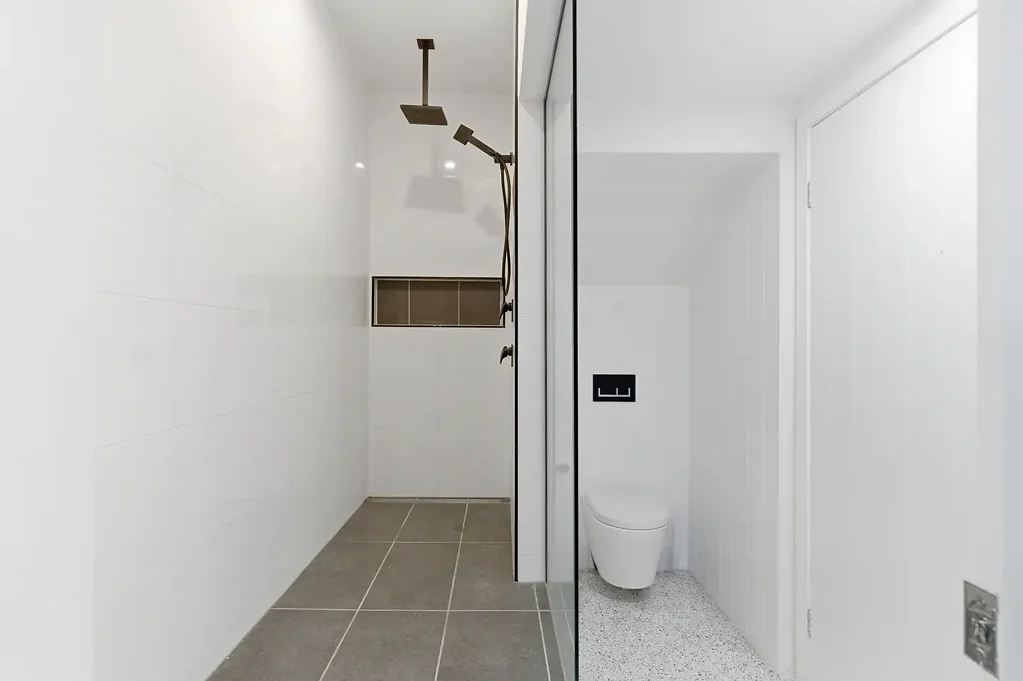 Clear Island Waters 3chambre LUXURY RENOVATED TOWNHOUSE IN ONE OF GOLD COAST'S MOST CENTRAL & SOUGHT AFTER LOCATIONS
