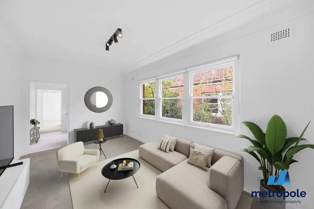 CHARMING ART DECO APARTMENT IN A PRIME HARBOURSIDE SETTING
