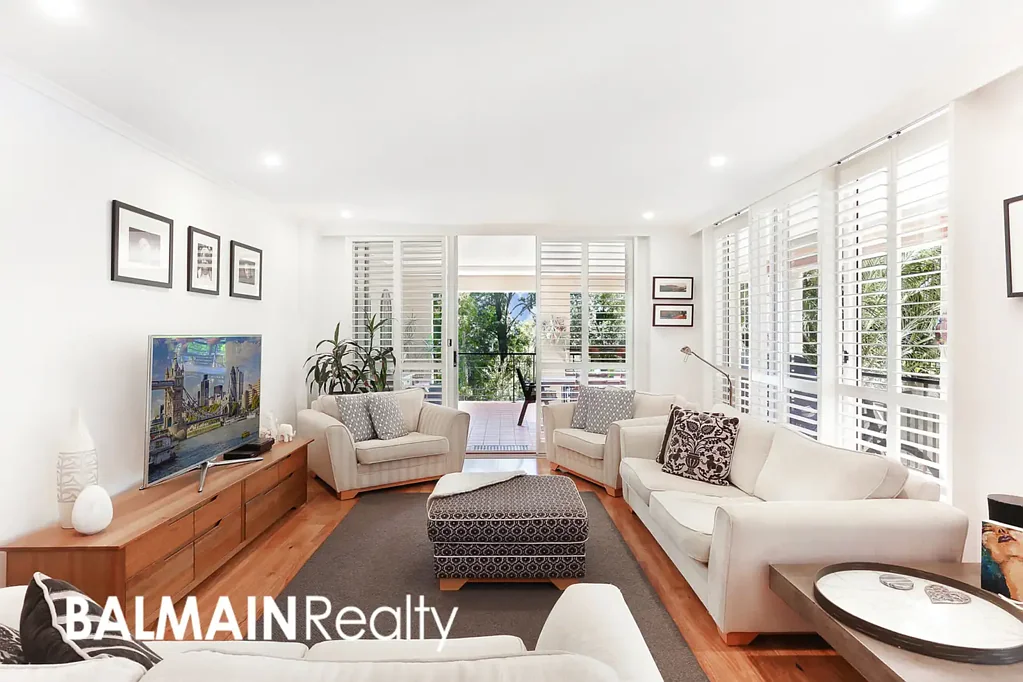 Rozelle 3 Slaapkamer Corner Positioned North Facing Three Bedroom Apartment with Extensive Outdoor Living, Overlooking Manicured Gardens and the Waterfront