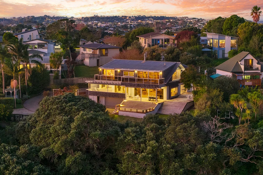 Manly 5 Slaapkamer COASTAL LANDHOLDING WITH ENDLESS POTENTIAL