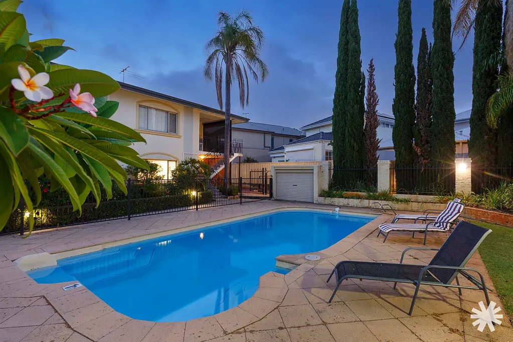 Como 1 Bedroom QUALITY MEETS CONVENIENCE