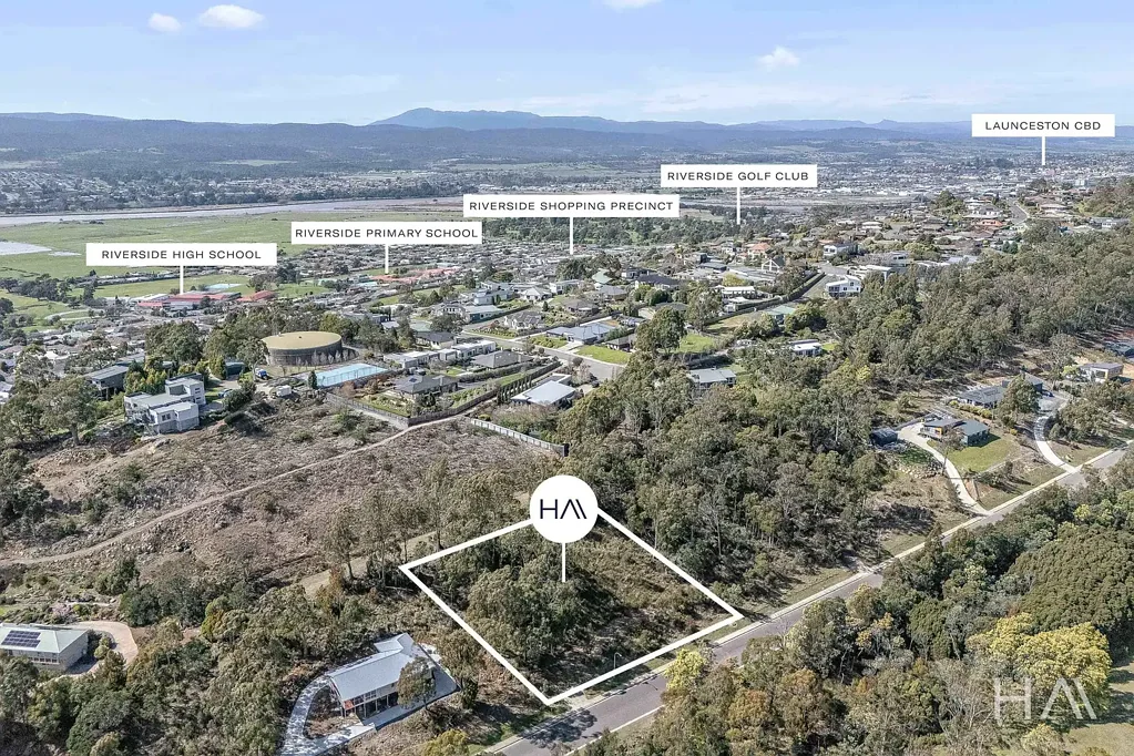 Riverside Leafy, Peaceful 2,800 m² Retreat Minutes from the City