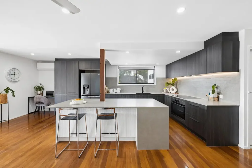 Biggera Waters 4房  Contemporary Family Oasis