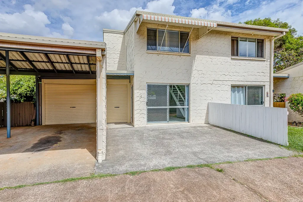MODERNIZED 2 BEDROOM TOWNHOUSE BOASTING CONVENIENCE PLUS!