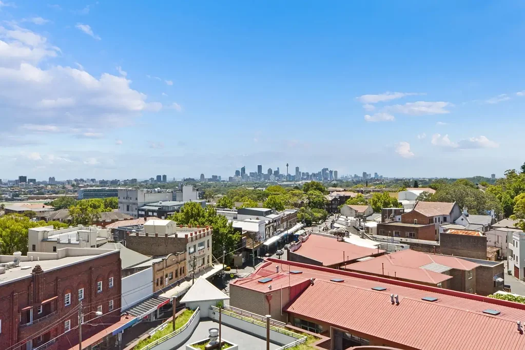 BOUTIQUE STUDIO WITH PICTURESQUE CITY VIEWS PLUS PARKING