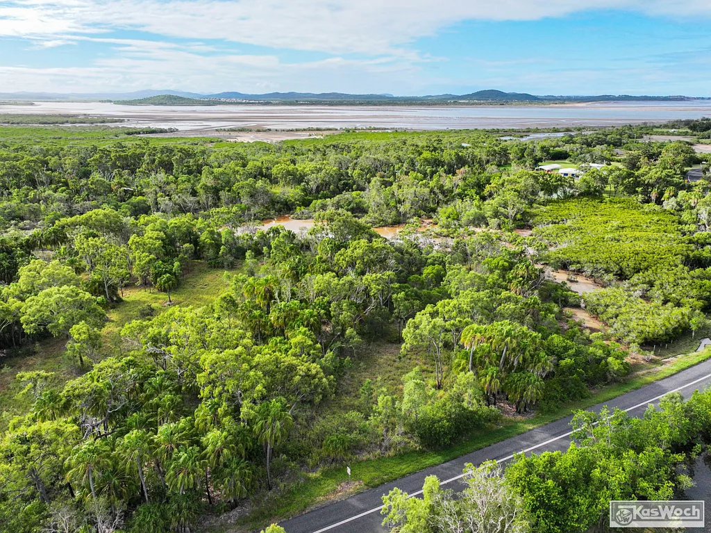 Keppel Sands  13.57 HA ALLOTMENT - 343 metre FRONTAGE - APPROX 180M TO KEPPEL SANDS SCHOOL.