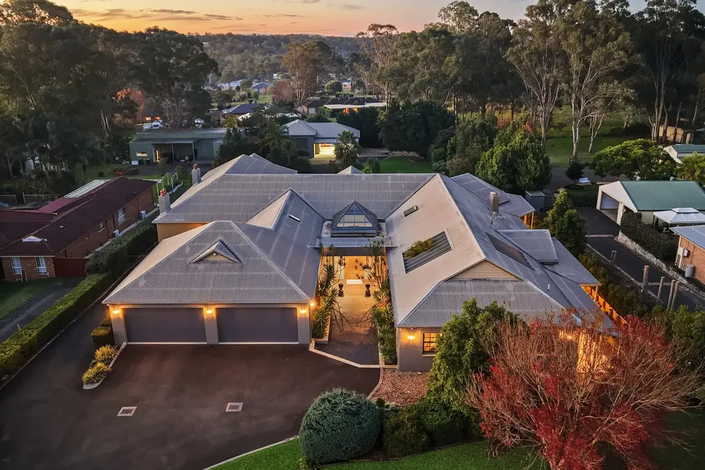 Silverdale 4غرفة نوم A Rare Acreage Sanctuary of Scale and Elegance