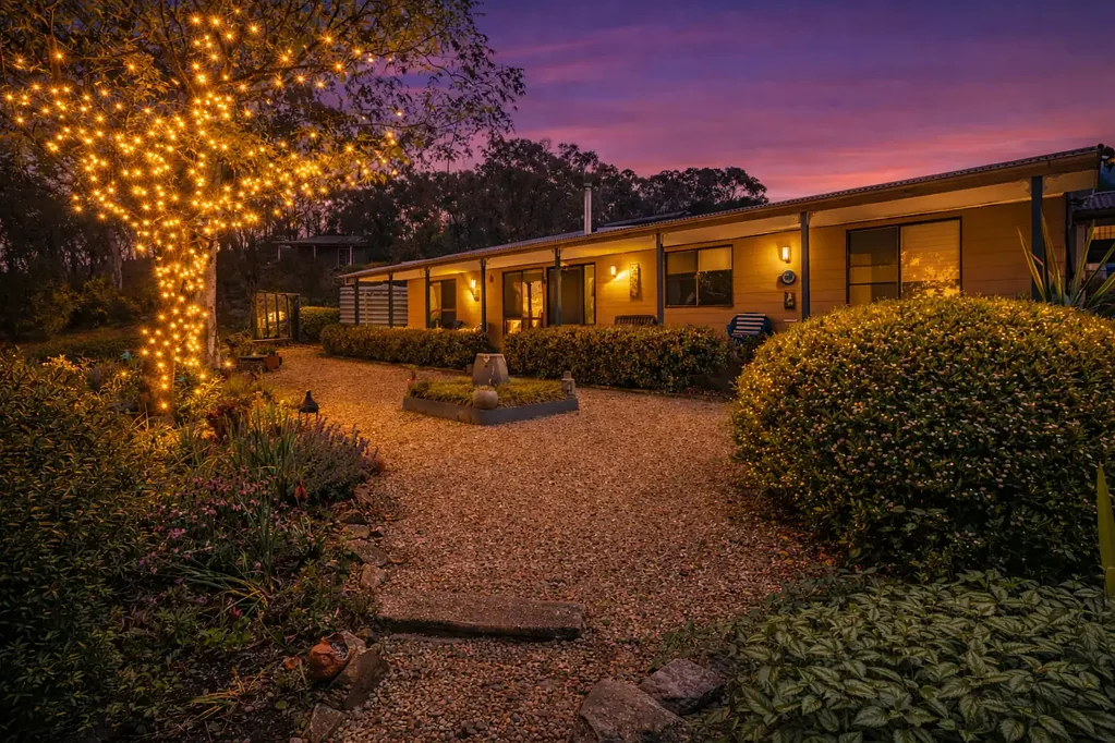 Goulburn  Private 37-Acre Lifestyle with Creek, Studio & Space to Roam - 2 Hours from Sydney