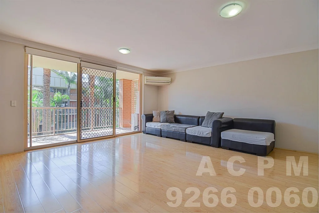 Spacious 2 bedroom Unit available for rent in North Strathfield!!!