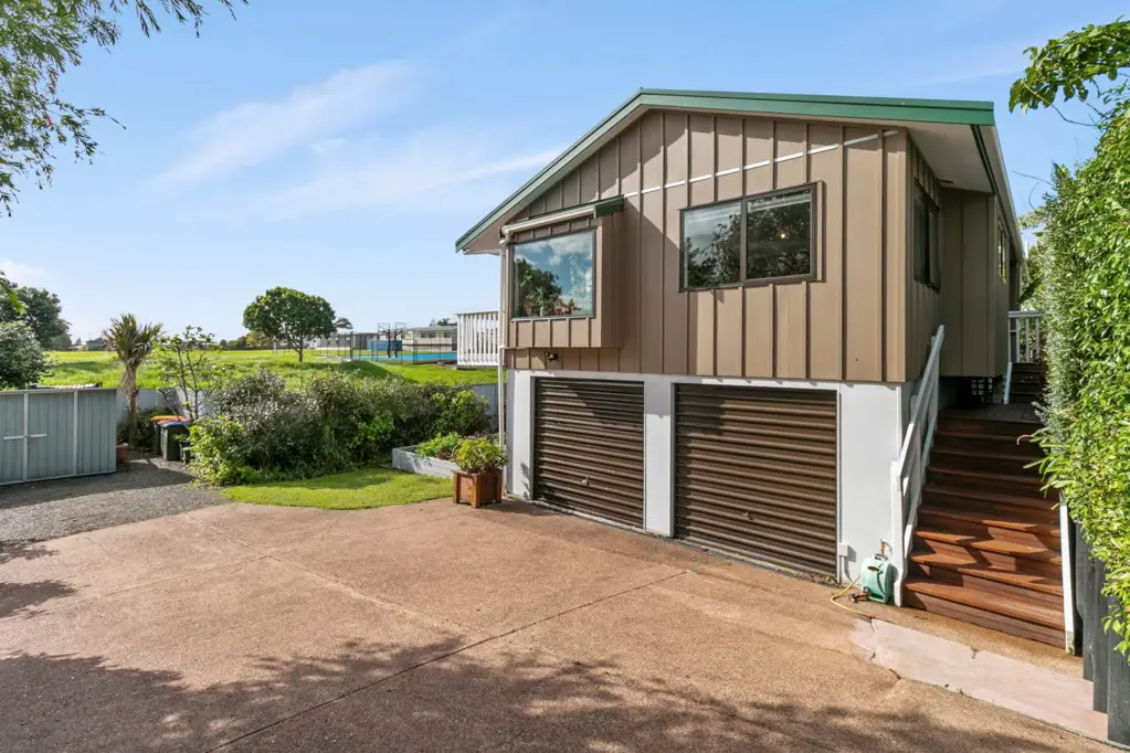 Kelston 4 Bedroom Easy Living & Extra Income!!