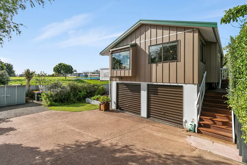 1/27 St Leonards Road, Kelston, Waitakere City, Auckland